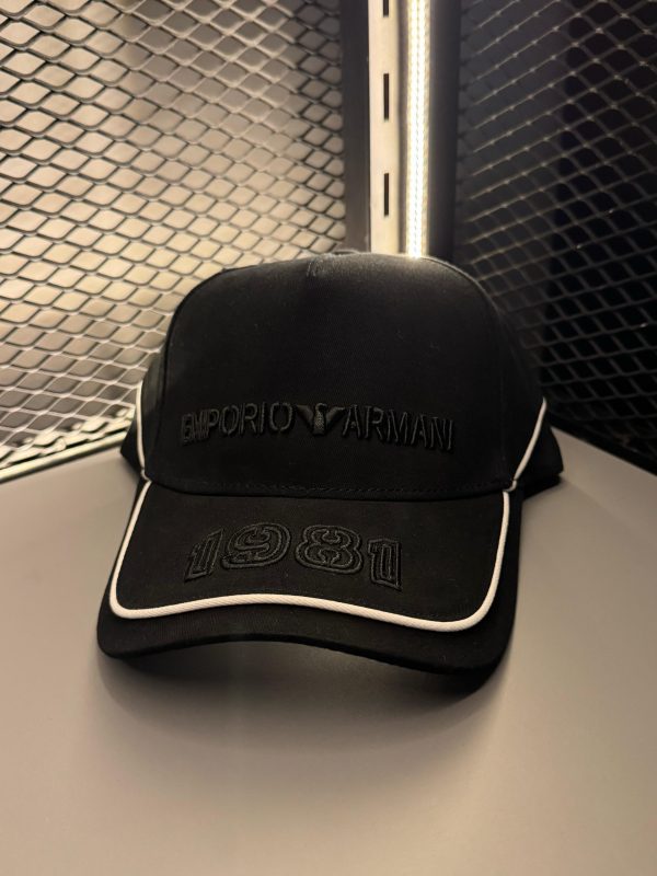 Boné Armani Branco e Preto 1981 - Image 3