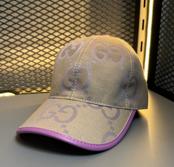Boné Gucci GG Supreme Lavanda com Acabamento Lilás