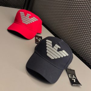 Boné Armani Vermelho com Branco & Preto com Branco