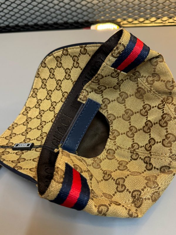 Boné Gucci GG Supreme com Faixa Web Verde e Vermelha - Image 2