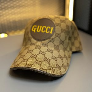 Boné Gucci GG Supreme Bege com Patch Bordado