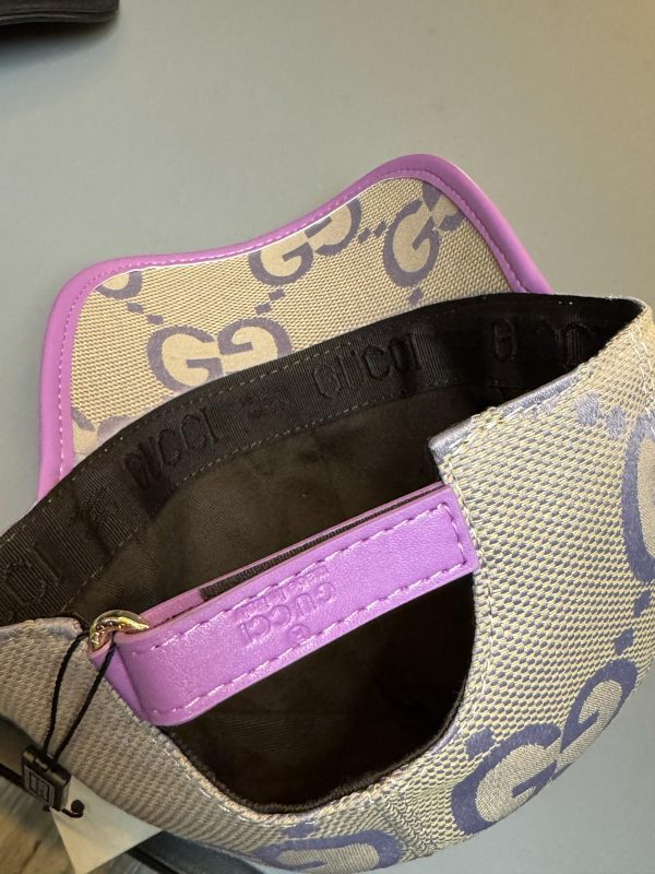 Boné Gucci GG Supreme Lavanda com Acabamento Lilás - Image 4