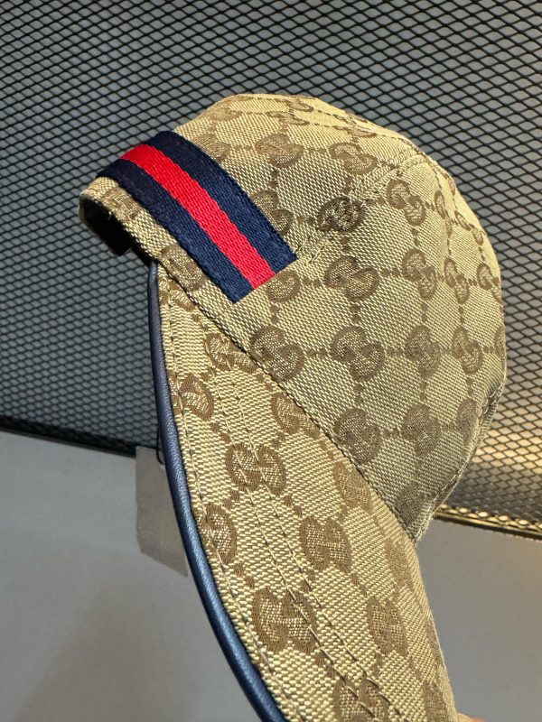 Boné Gucci GG Supreme com Faixa Web Verde e Vermelha - Image 4