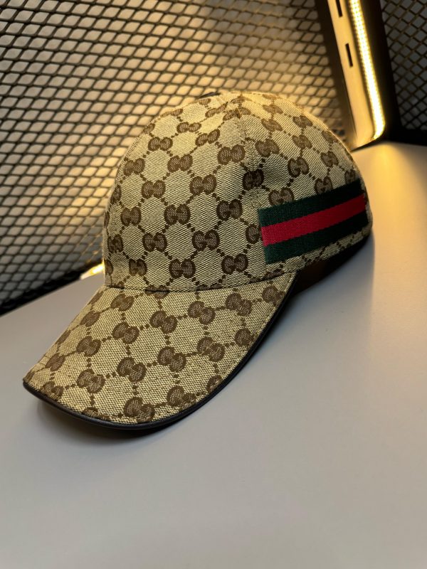 Boné Gucci GG Supreme Bege com Faixa Web