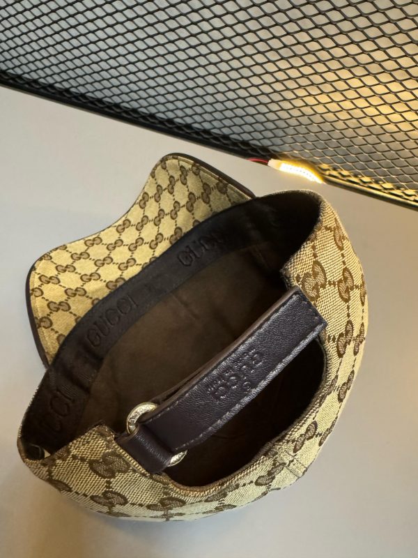 Boné Gucci GG Supreme Bege com Faixa Web - Image 4
