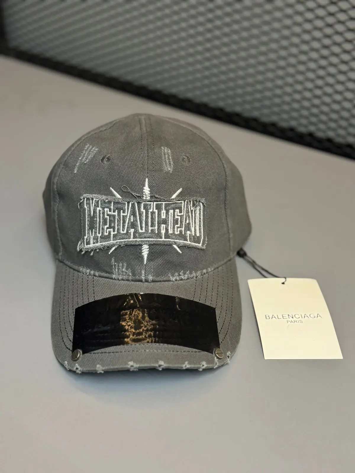 Boné Balenciaga Metalhead Destroyed prêmio