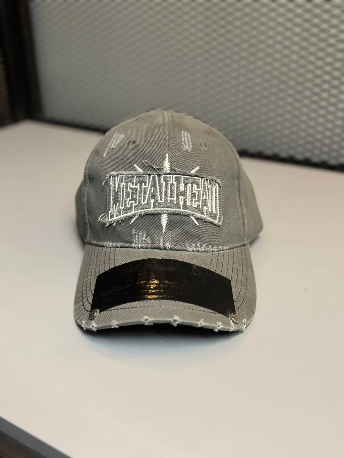 Boné Balenciaga Metalhead Destroyed prêmio - Imagem 3