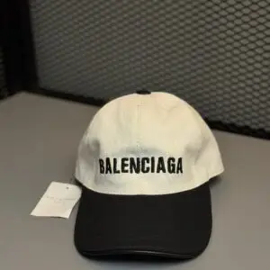 Boné Balenciaga prêmio
