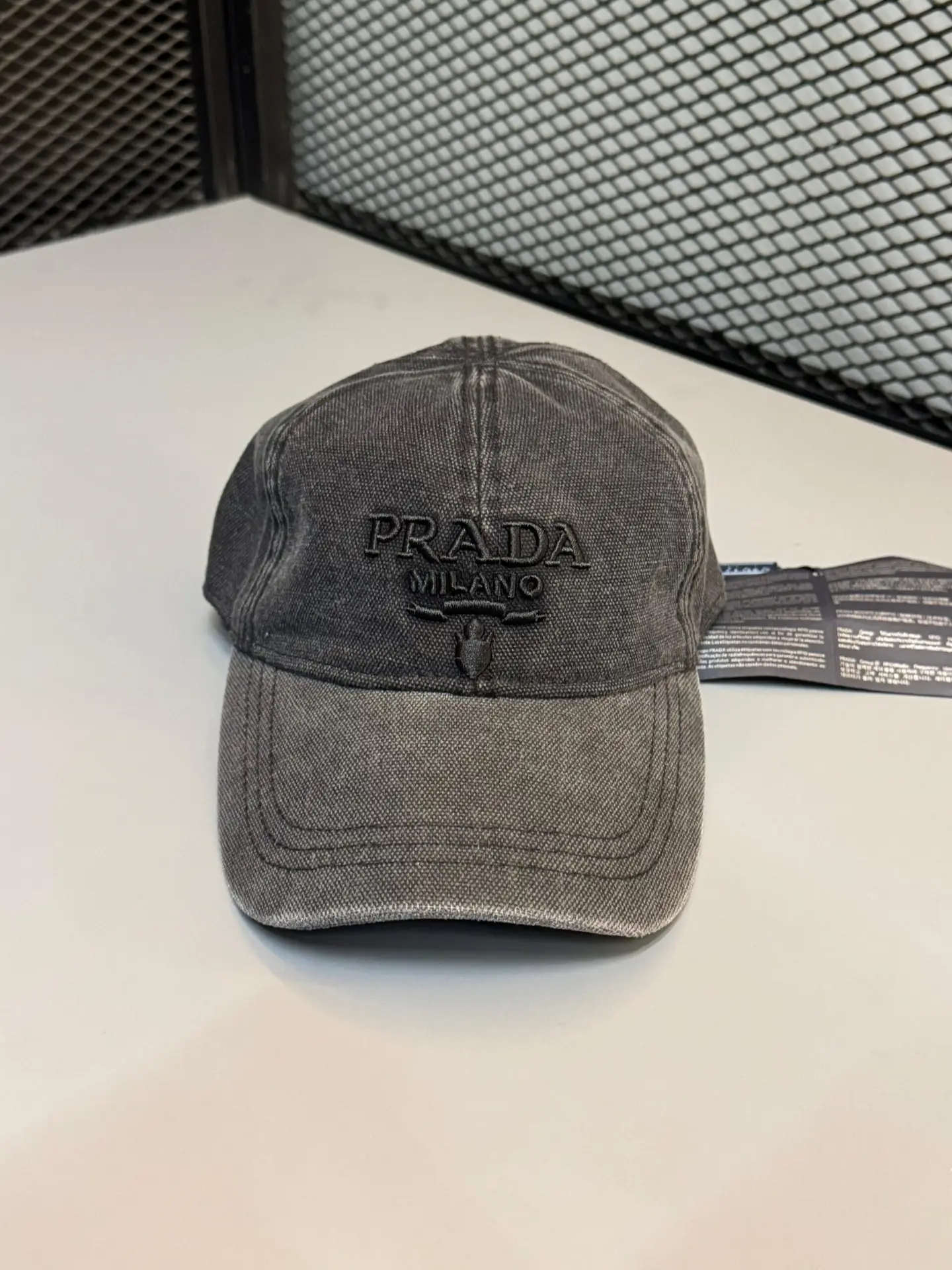 Boné Prada Milano Estonado prêmio