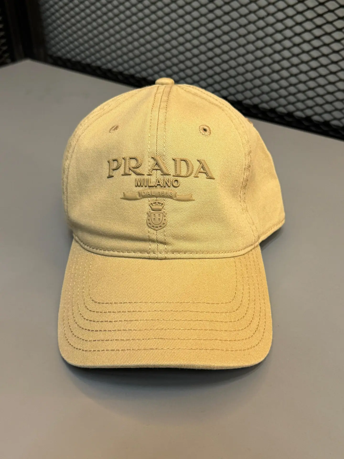 Boné Prada Milano prêmio