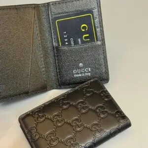 Carteira Gucci GG Couro Embossed