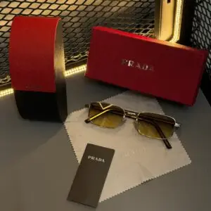Óculos Prada