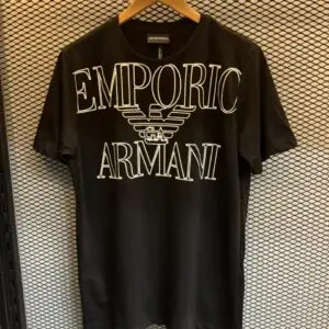 Camiseta Emporio Armani Graphic Logo
