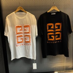 Camiseta Givenchy – 4G Distressed Logo Edition