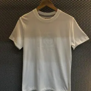 Camiseta Gucci Interlocking G Embossed White