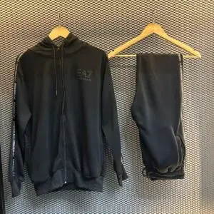 Fato de Treino EA7 Emporio Armani – Conjunto Casual e Desportivo Premium