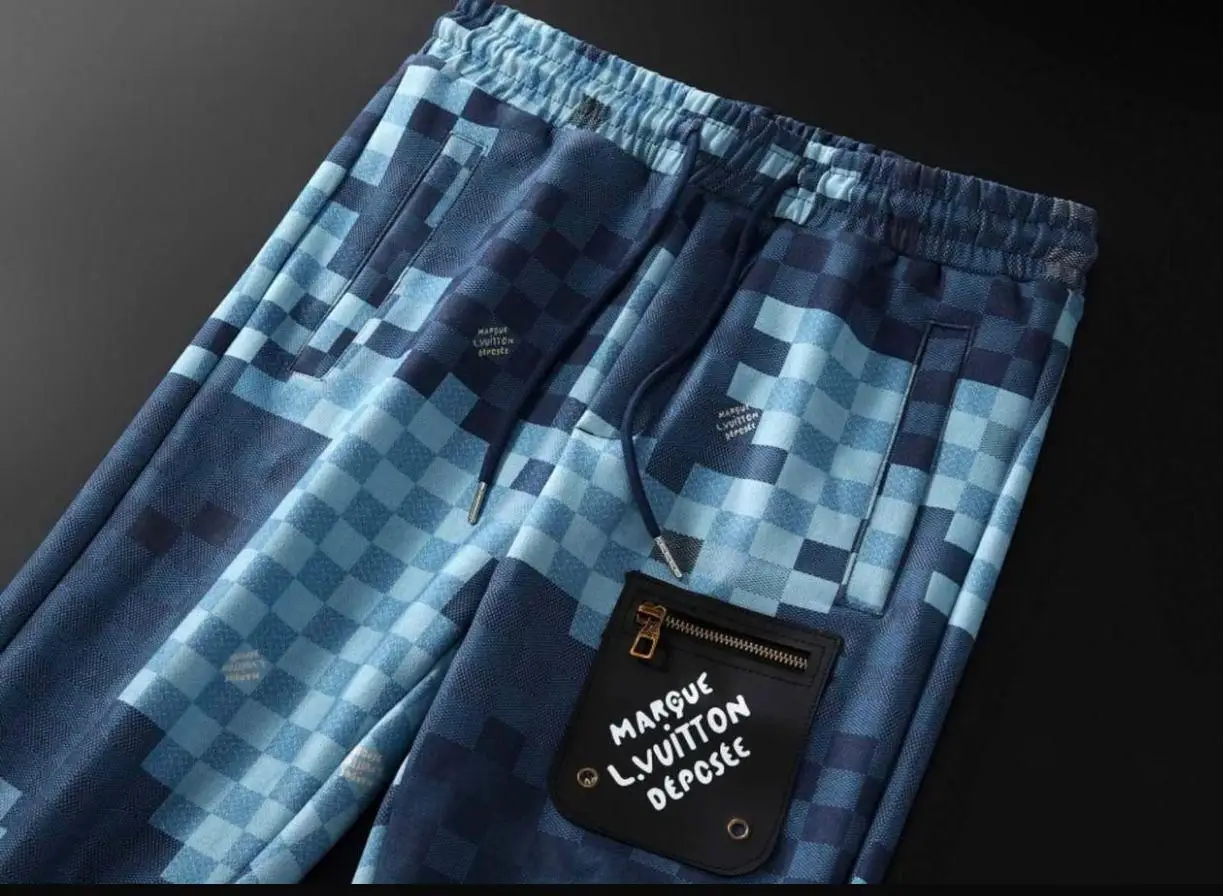 Conjunto Agasalho Masculino Louis Vuitton Damier Marque Déposée – Jaqueta e Calça Azul-Marinho - Imagem 3