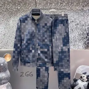 Conjunto Agasalho Masculino Louis Vuitton Damier Camo – Jaqueta e Calça Cinza