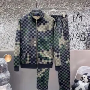 Conjunto Agasalho Masculino Louis Vuitton Damier Camo – Jaqueta e Calça Verde-Oliva