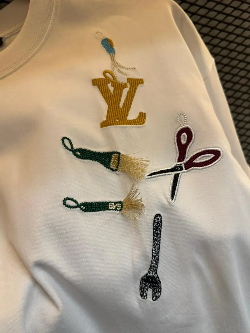 Camiseta Louis Vuitton Atelier Tools – Edição Exclusiva - Imagem 3