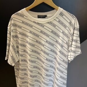 Camiseta Balenciaga Masculina Oversized com Listras Diagonais e Logotipo – Branca