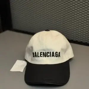 Boné Balenciaga prêmio