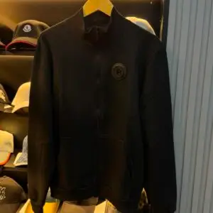 Casaco Balmain Paris Preto com Fecho e Emblema Monograma