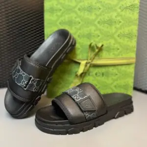 Chinelo Gucci GG Trek