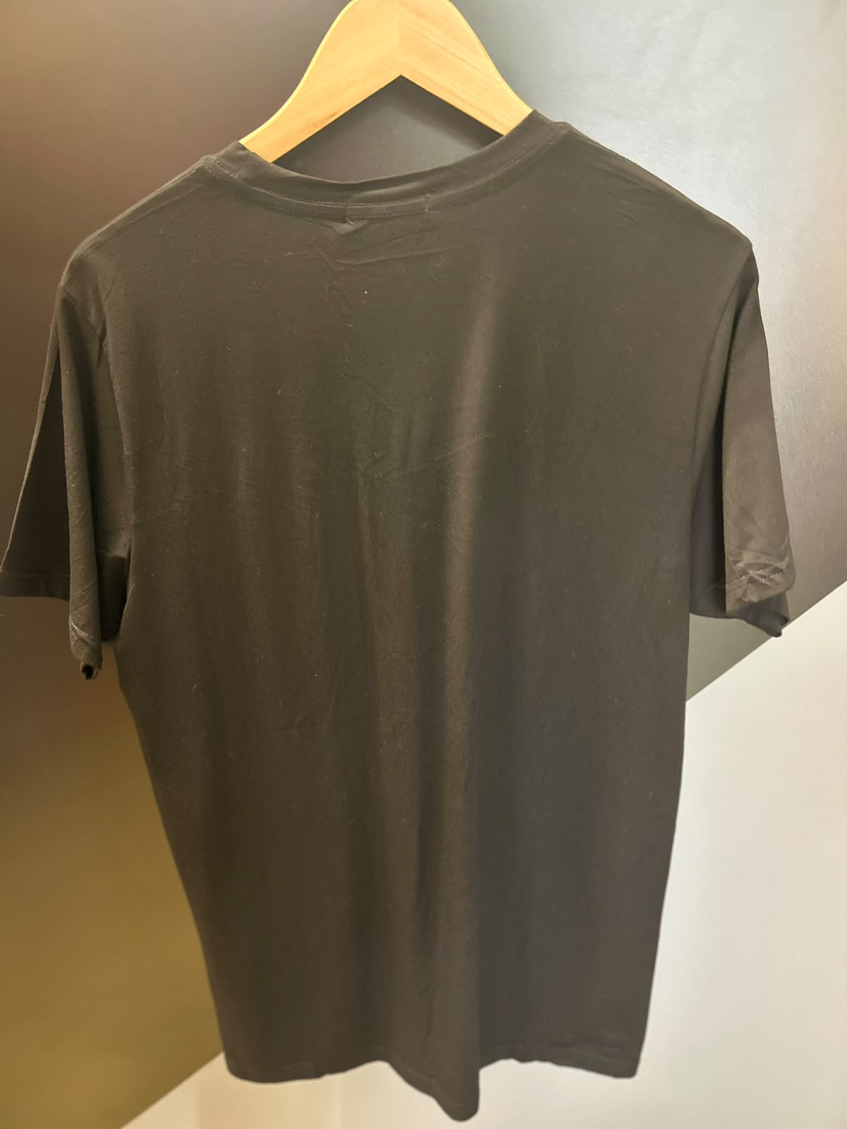 Camiseta Prada de Algodão com Bolso Re-Nylon e Logo de Metal - Imagem 4