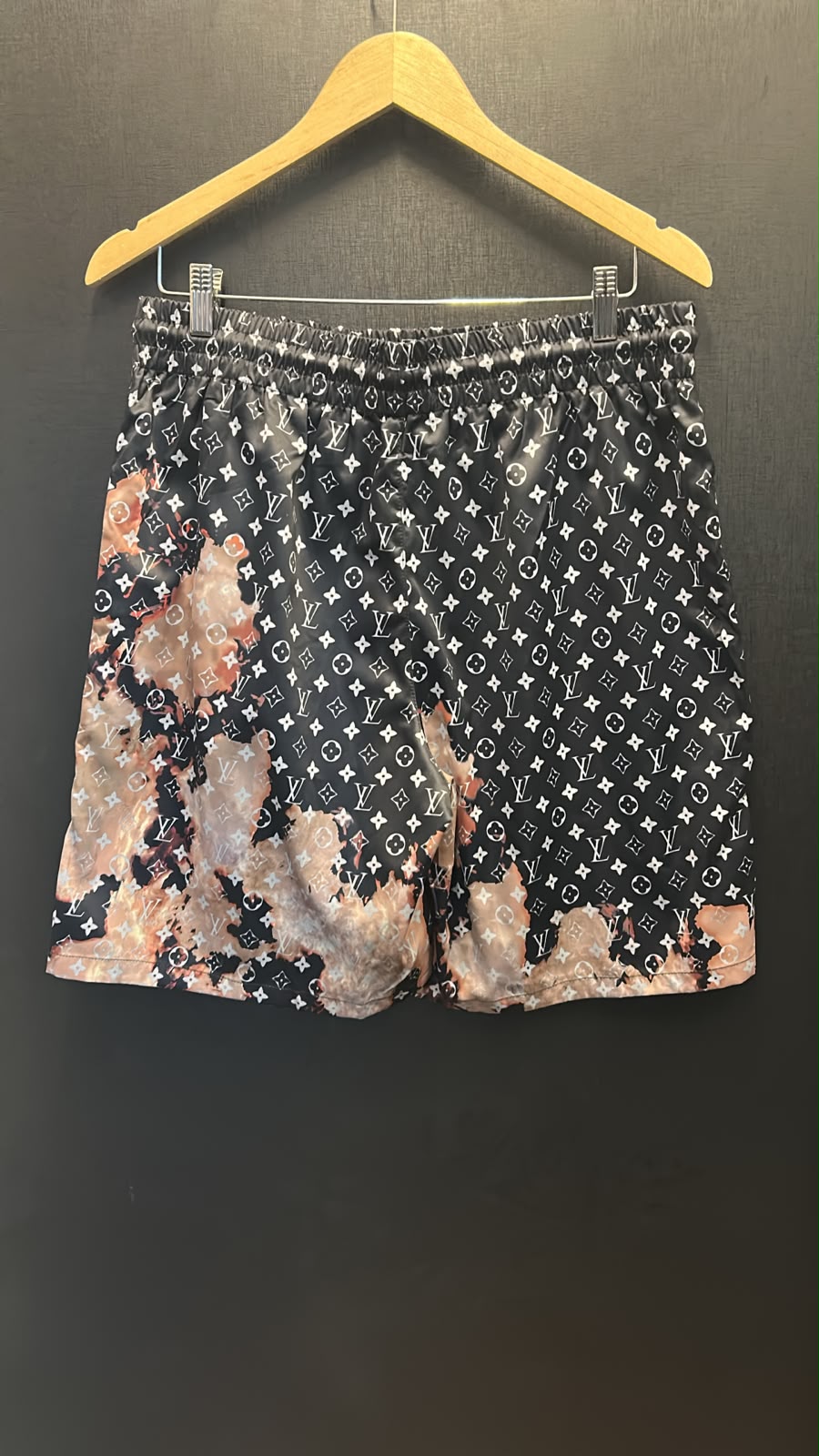 Bermuda Masculina Louis Vuitton Preta Monograma Clouds Premium - Imagem 2