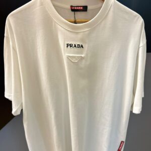 Camiseta Prada  Branca com Logotipo Bordado e Detalhe de Triângulo