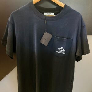 Camiseta Prada de Algodão com Bolso e Logotipo Vintage