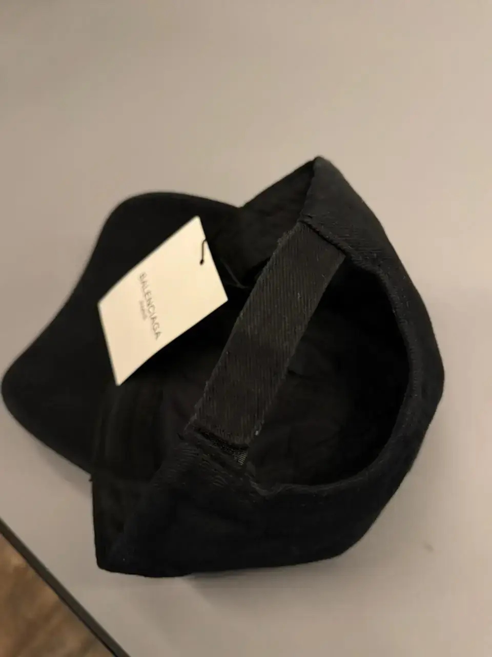 Boné Balenciaga Distressed Logo Cap – Edição Premium - Imagem 2