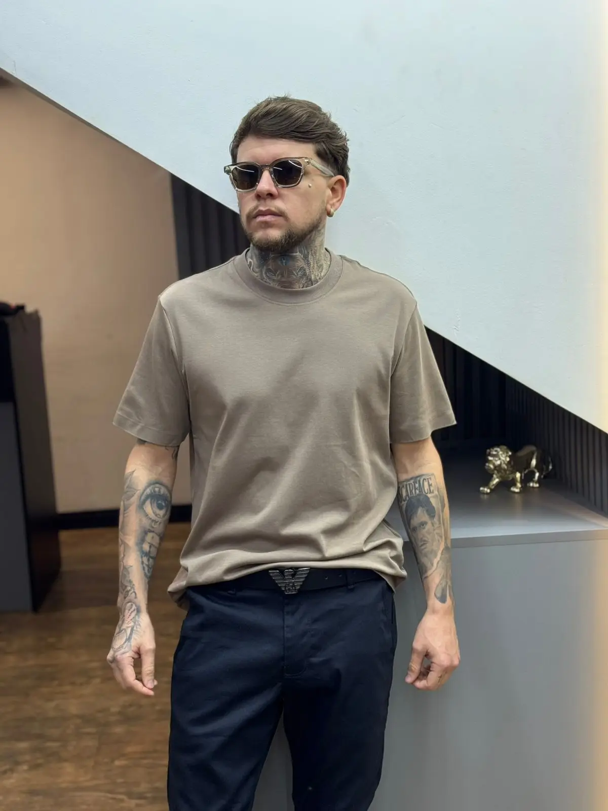 Camiseta Basic Premium – Cáqui Taupe (Padrão Zara)