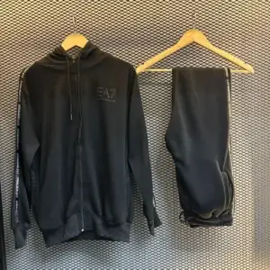 Fato de Treino EA7 Emporio Armani – Conjunto Casual e Desportivo Premium