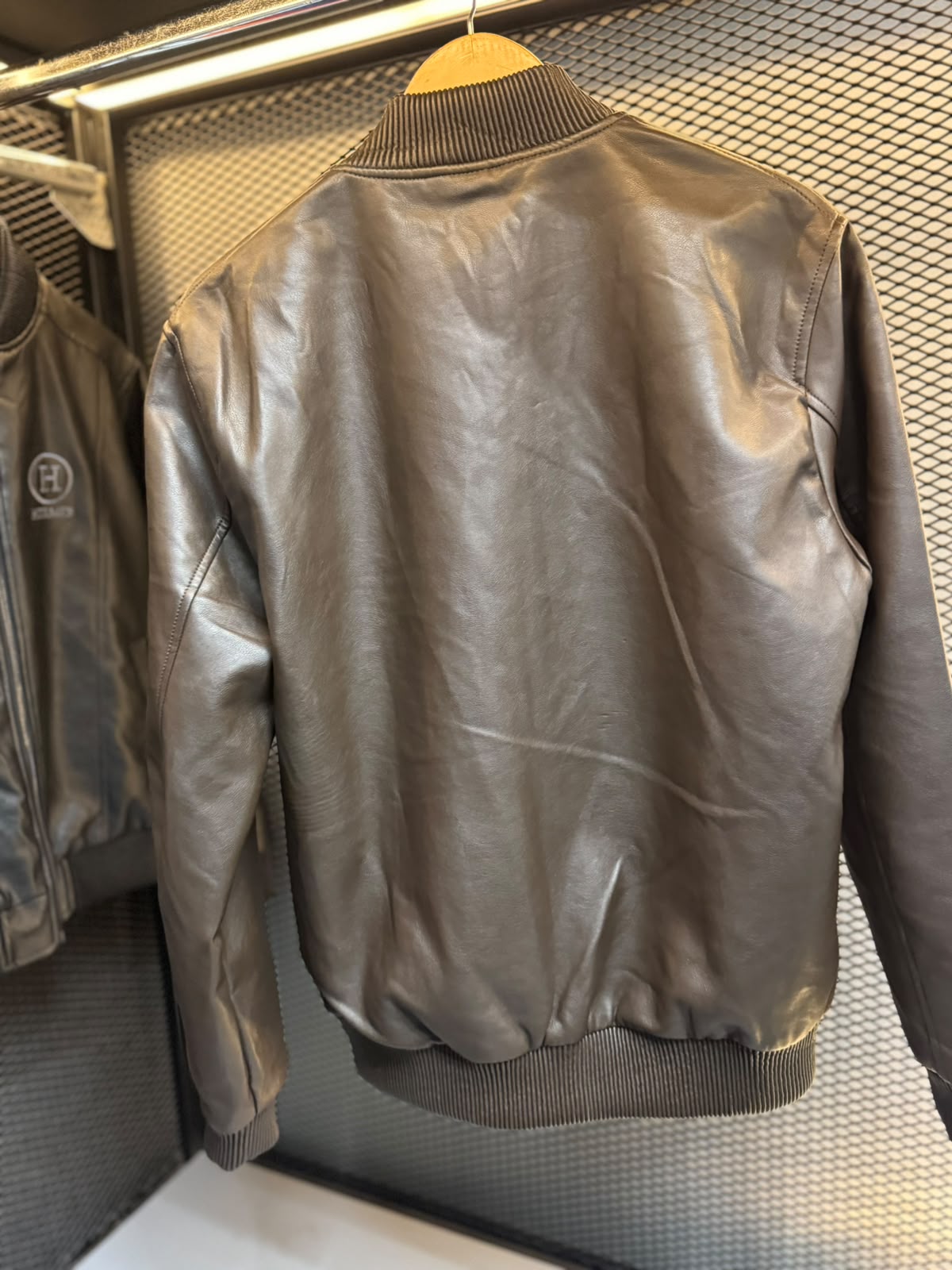 Jaqueta Bomber Hermès Premium com Logo Bordado - Imagem 7