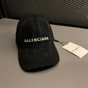 Boné Balenciaga Distressed Logo Cap – Edição Premium