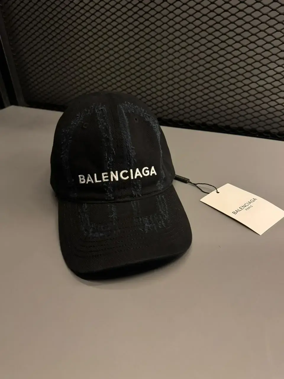 Boné Balenciaga Distressed Logo Cap – Edição Premium