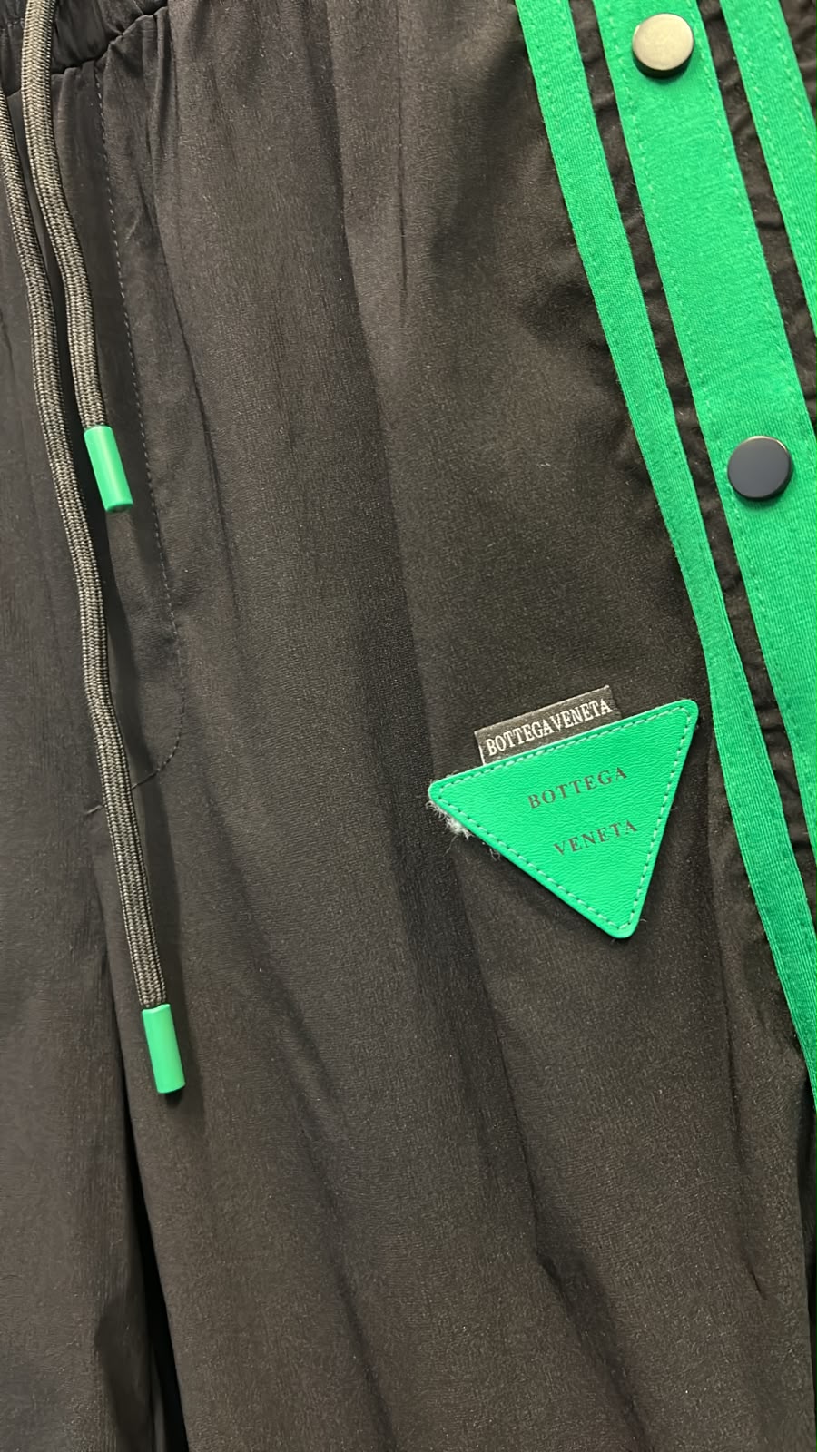 Bermuda Masculina Bottega Veneta Casual Sport Preta e Verde - Imagem 3