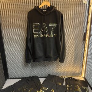 Moletom Masculino Canguru EA7 Emporio Armani com Capuz – Preto e Dourado