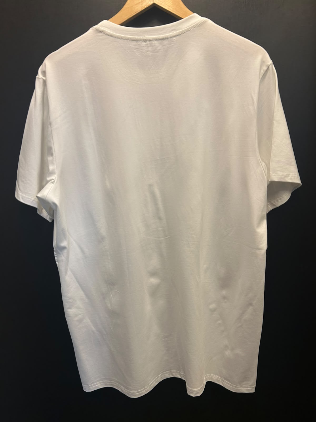 Camiseta Prada com Faixa Transversal de Cetim e Zíper Premium - Imagem 4