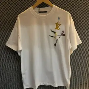 Camiseta Louis Vuitton Atelier Tools – Edição Exclusiva