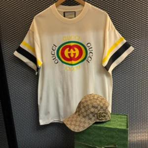Camiseta Gucci Web Stripe Logo – Edição Luxo