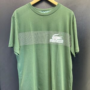 Camiseta Lacoste Le Club Verde Musgo com Grade Frontal