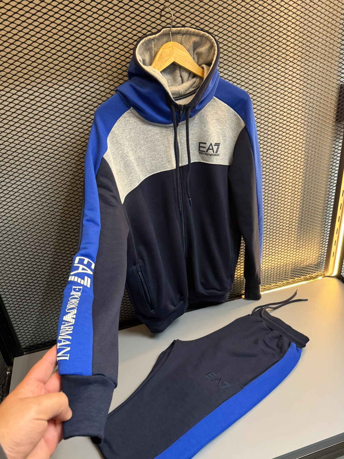 Fato de Treino EA7 Emporio Armani Azul com Capuz - Imagem 2