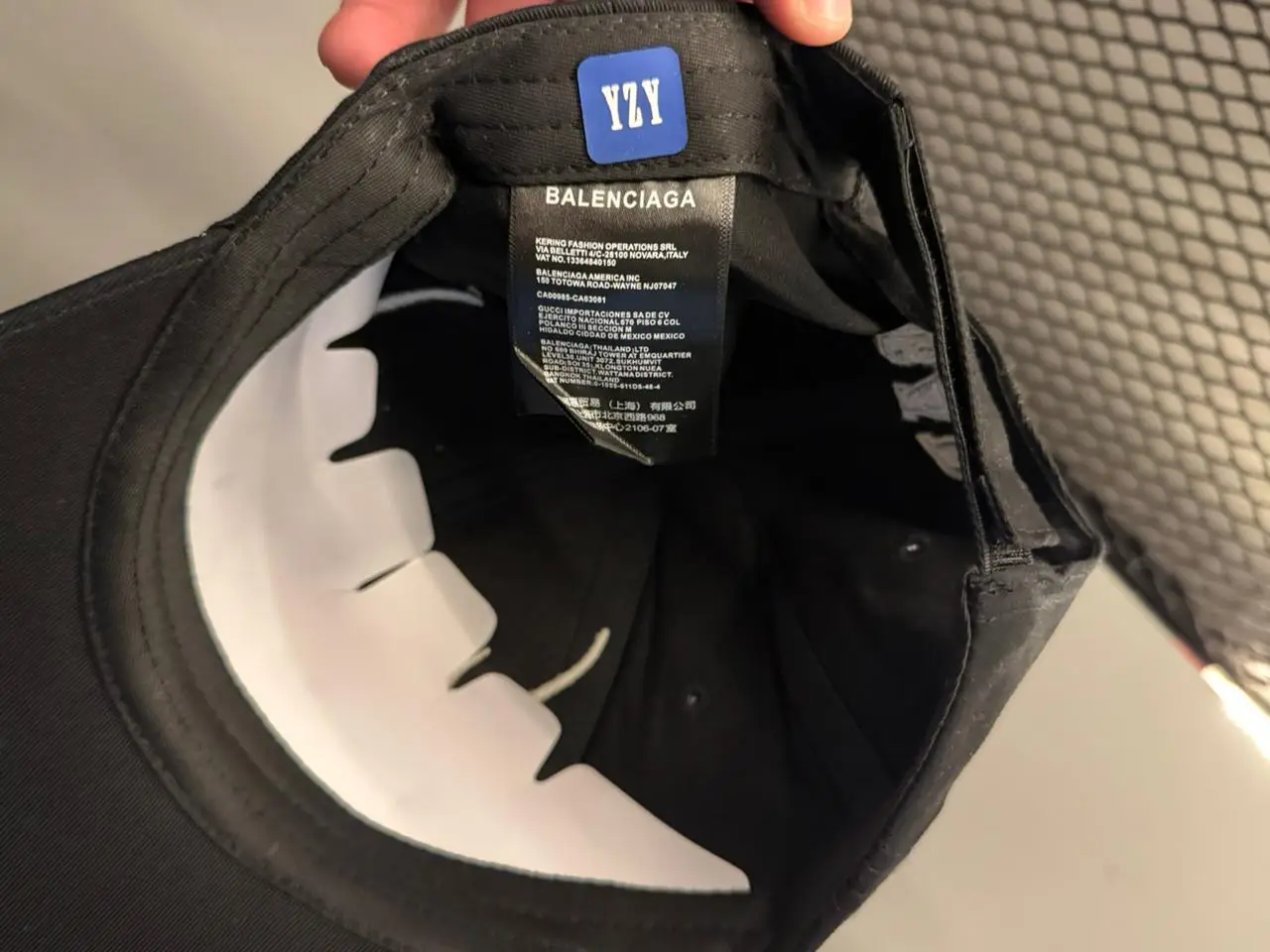 Boné Yeezy Gap Engineered by Balenciaga Flame Cap – Edição Limitada - Imagem 3
