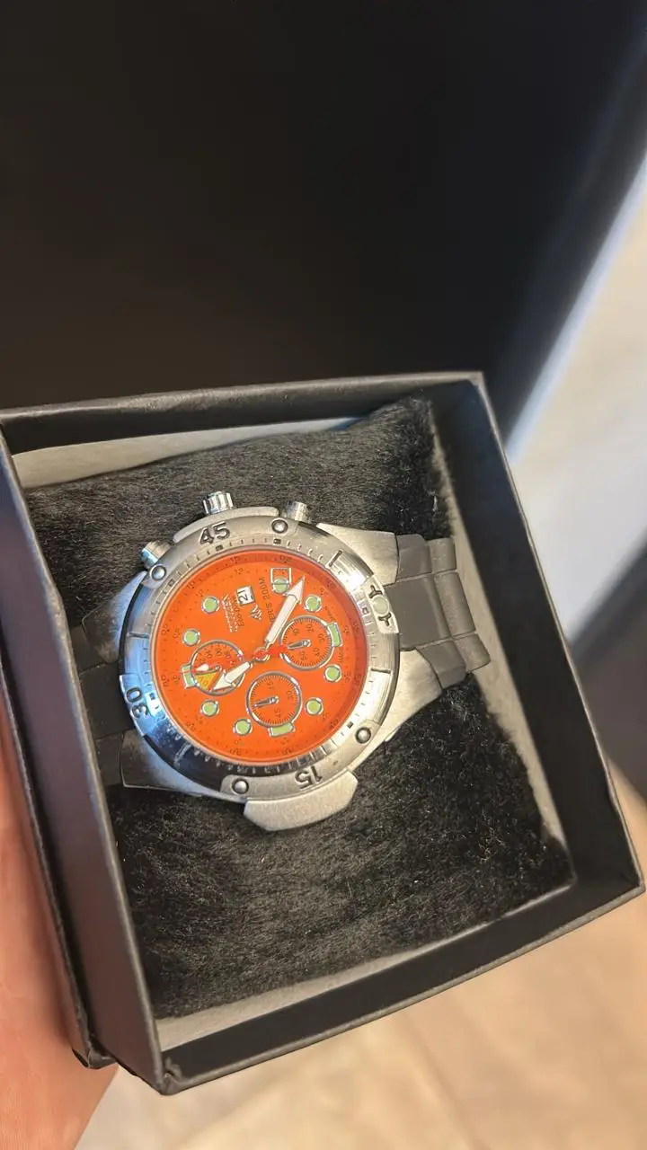 Relógio Citizen Eco-Drive Diver's 200m Chronograph – Mostrador Laranja e Caixa de Aço
