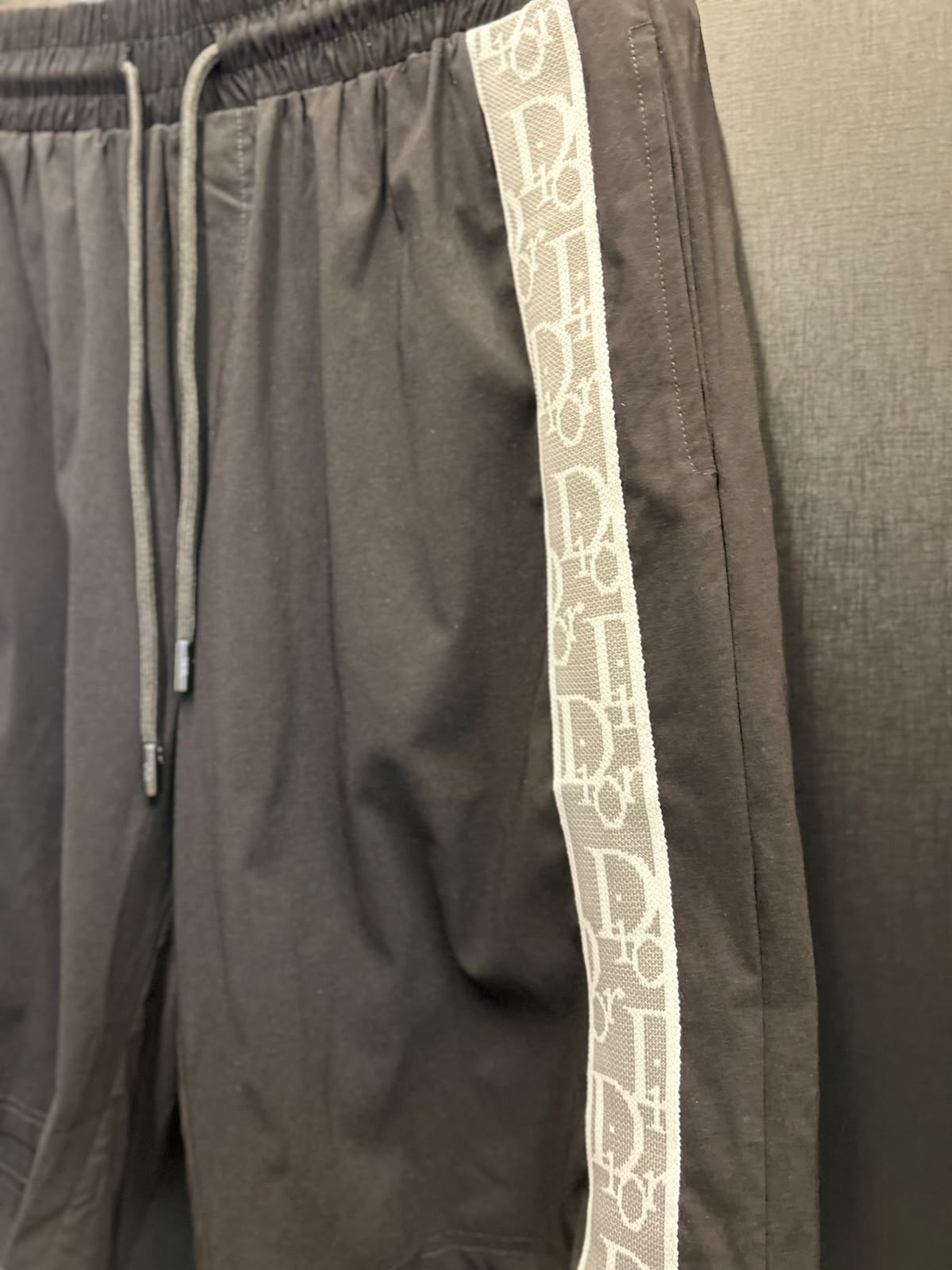 Bermuda Casual Dior Premium com Faixas Laterais Oblique - Imagem 3
