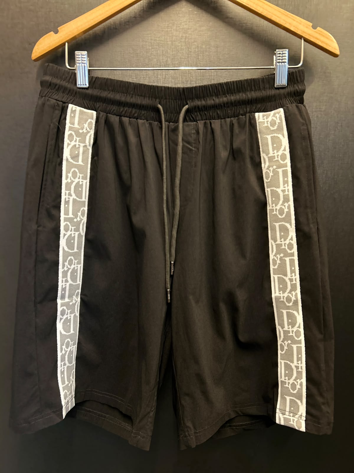 Bermuda Casual Dior Premium com Faixas Laterais Oblique