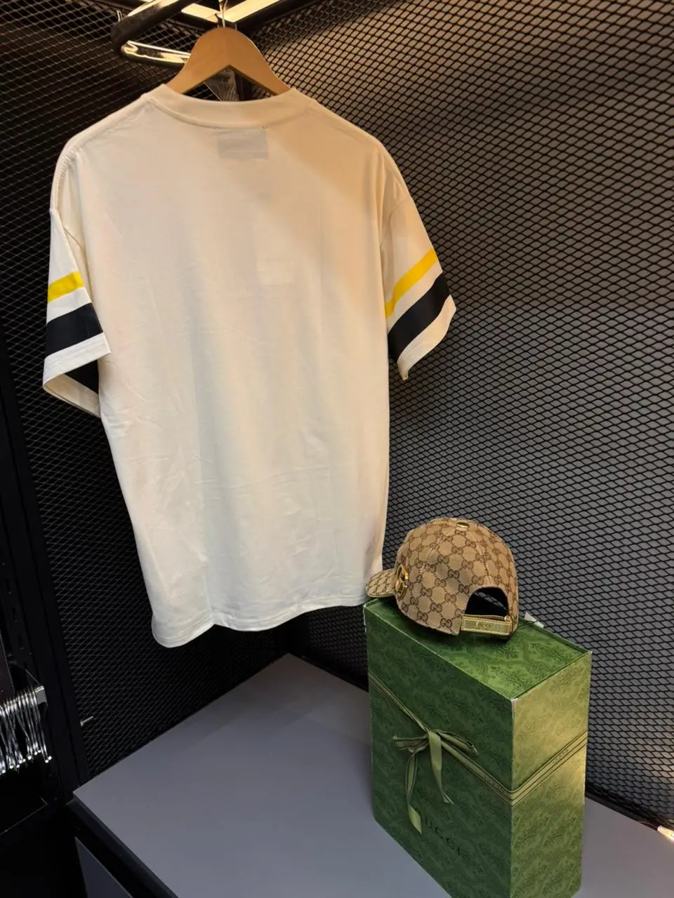 Camiseta Gucci Web Stripe Logo – Edição Luxo - Imagem 3